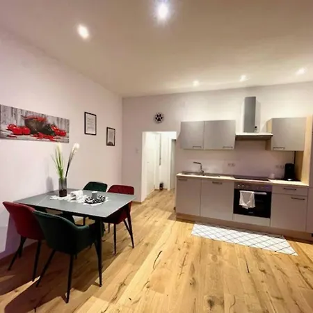 Moderne Stadtwohnung Naehe Stadthalle